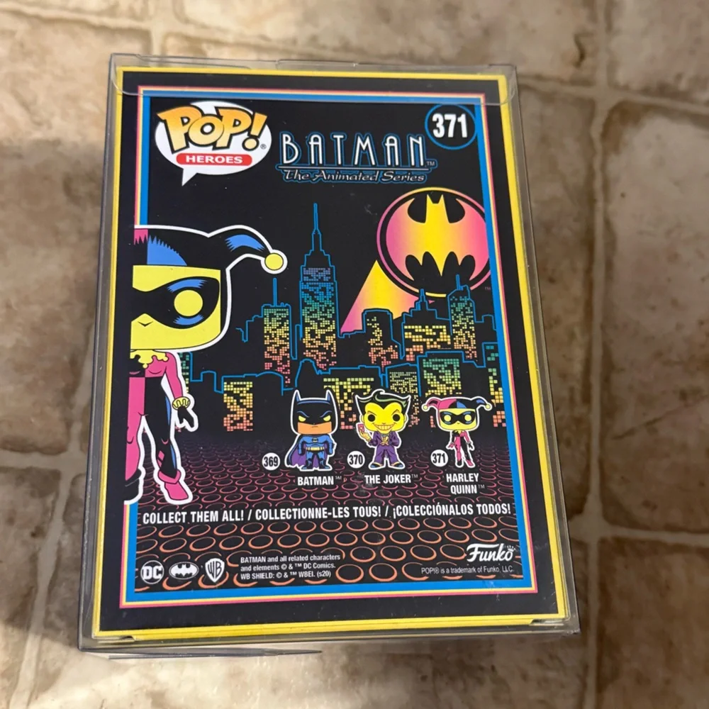 Funko Harley Quinn Batman Blacklight Figure - Picture 3 of 6